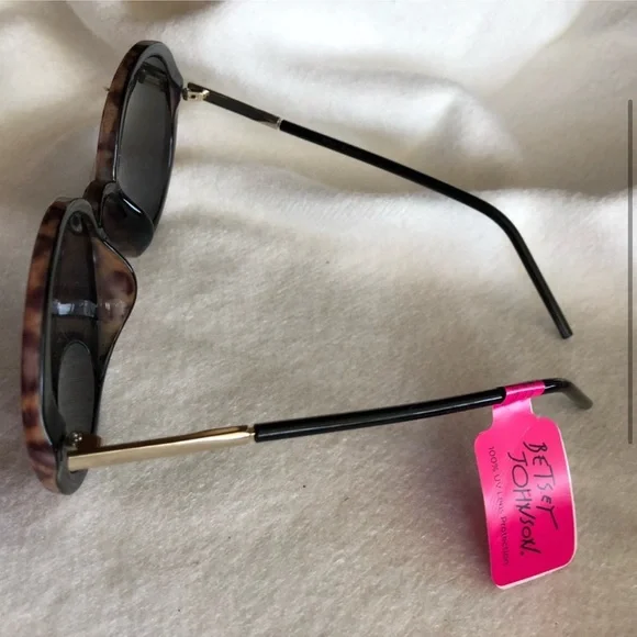 Betsey Johnson Round Animal Print Sunglasses NWT’s - Picture 3 of 5